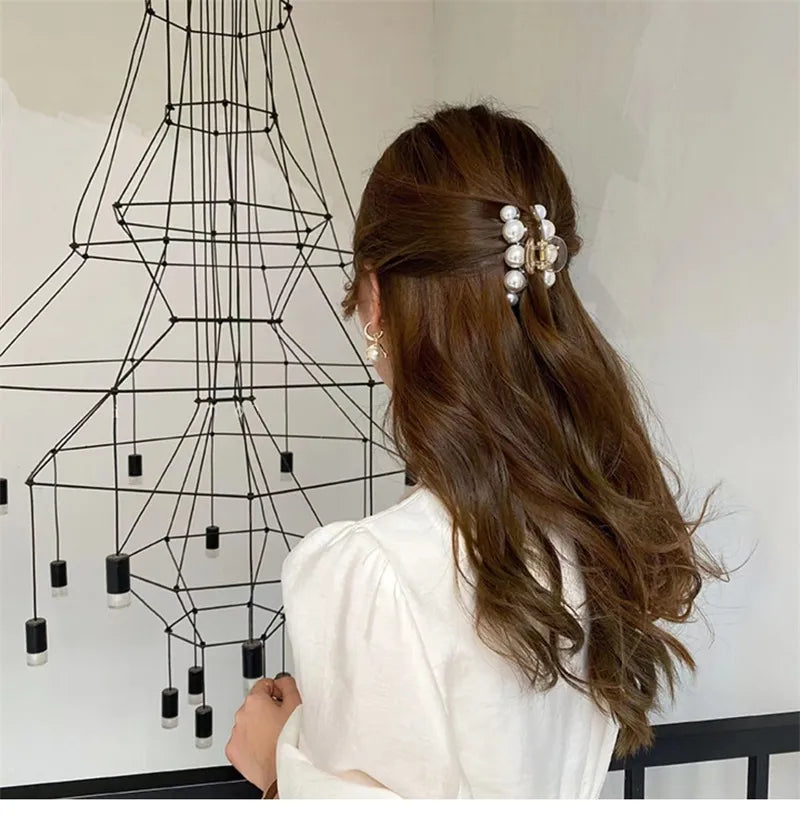 Elegant Pearl Claw Clip